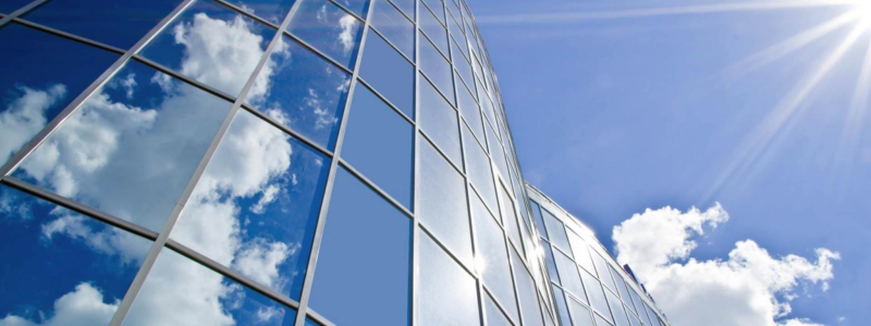 fachada vidrio protección solar